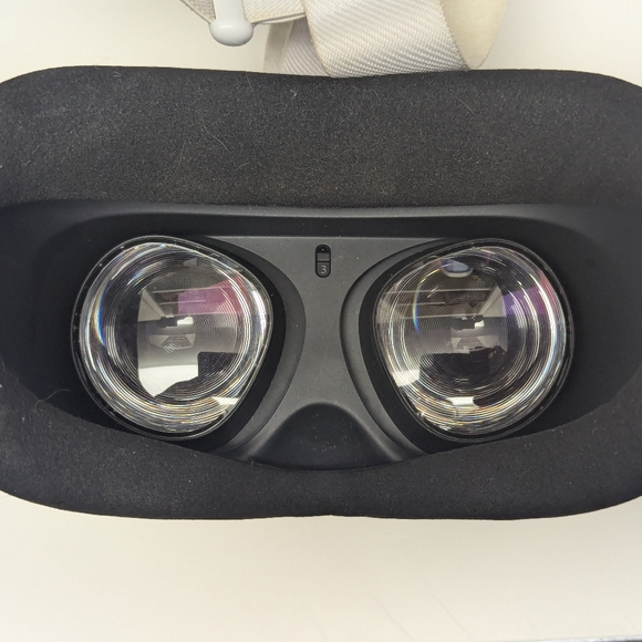 Meta Oculus Quest 2 64GB Advanced All-In-One VR Headset - Picture 9 of 16